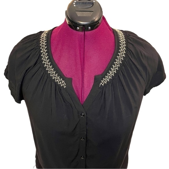 Faded Glory Peasant Short Sleeve Blouse with Shirring and Embroidery - Picture 4 of 12